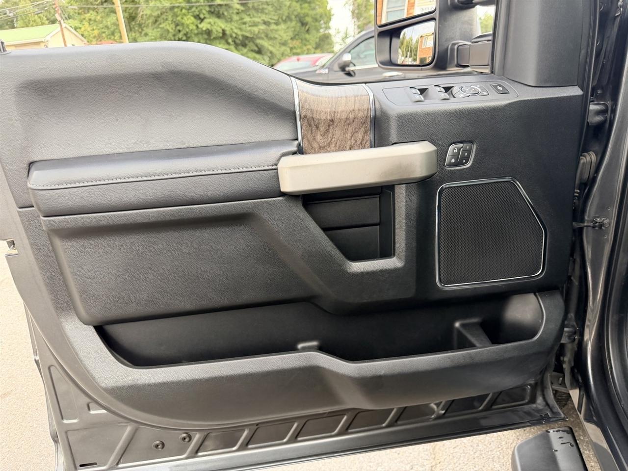 Ford F-350 SD Lariat Crew Cab 4WD DRW 2019