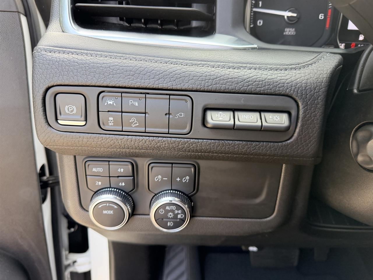 GMC Yukon XL Denali 4WD 2021