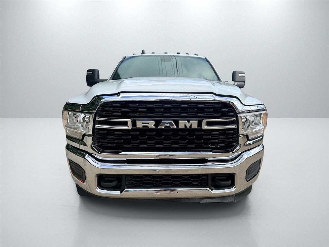 RAM 3500 SLT Crew Cab 4WD 2024