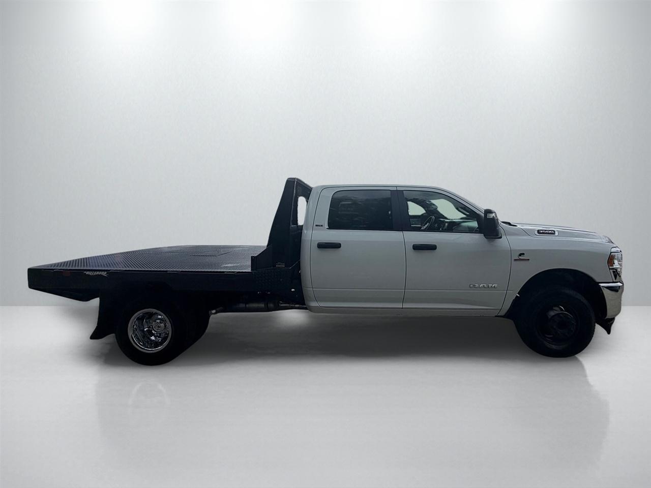 RAM 3500 SLT Crew Cab 4WD 2024