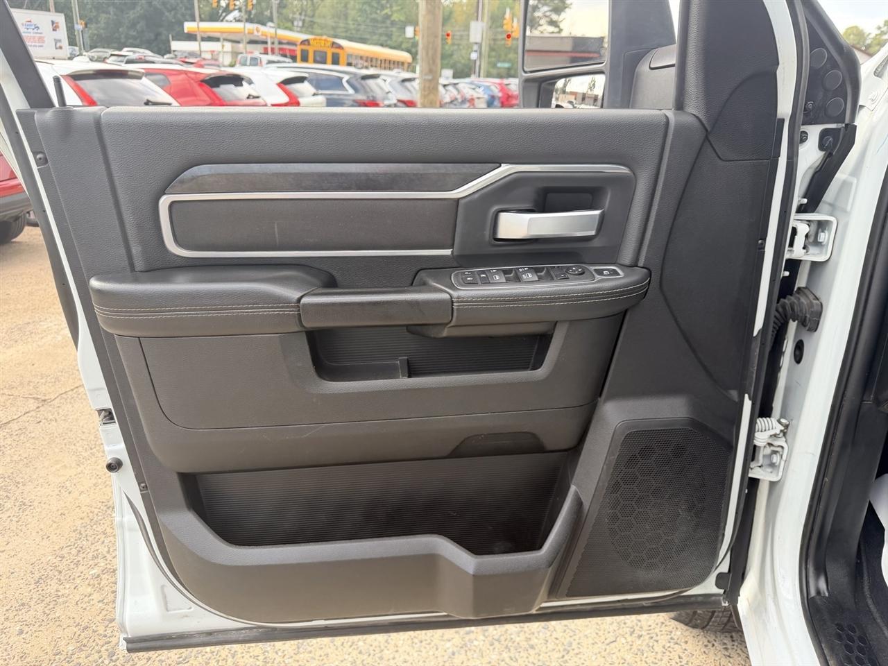 RAM 3500 SLT Crew Cab 4WD 2024