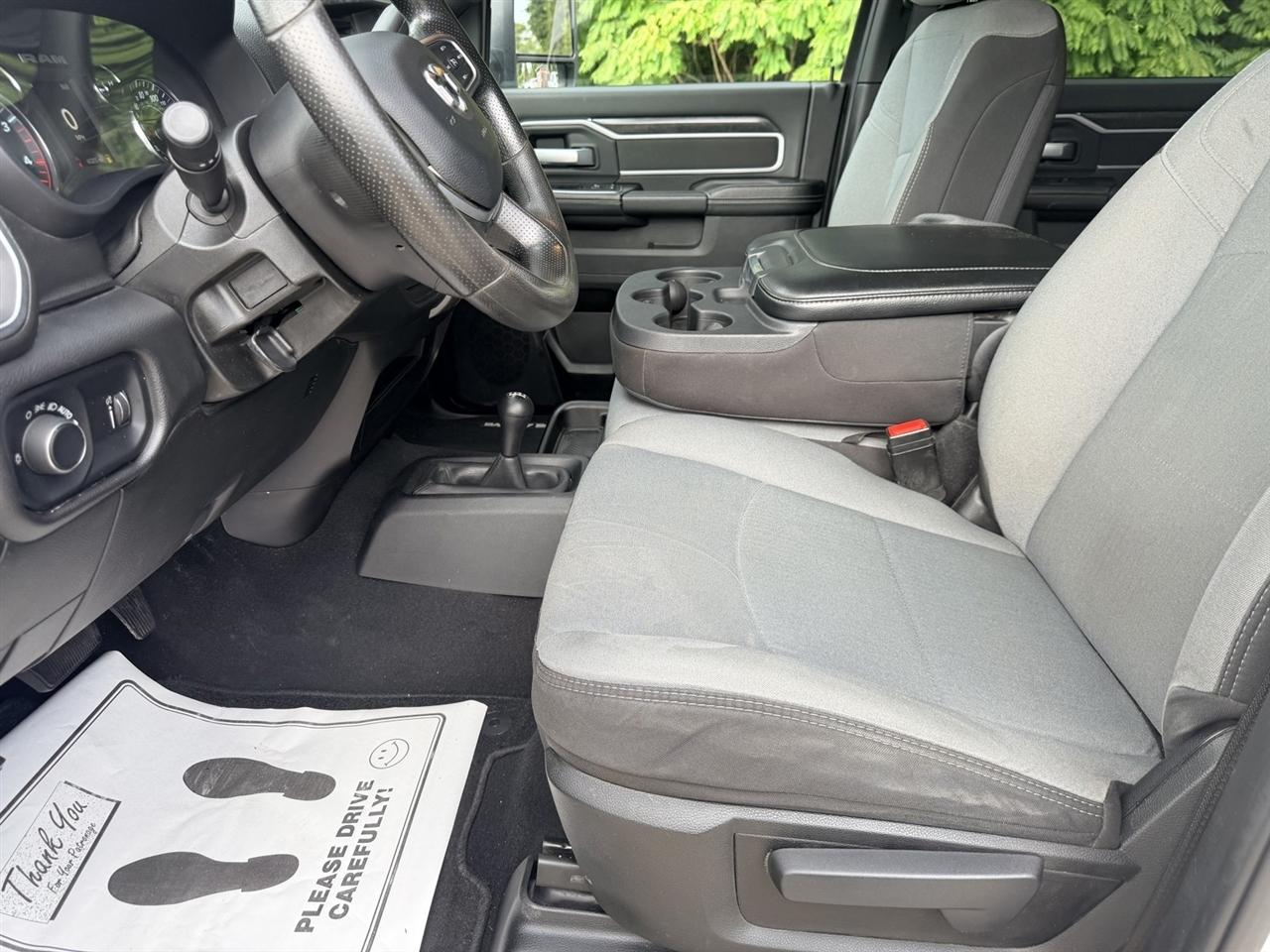 RAM 3500 SLT Crew Cab 4WD 2024