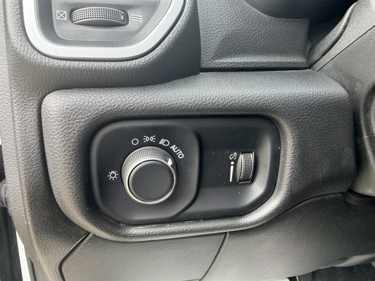 RAM 3500 SLT Crew Cab 4WD 2024