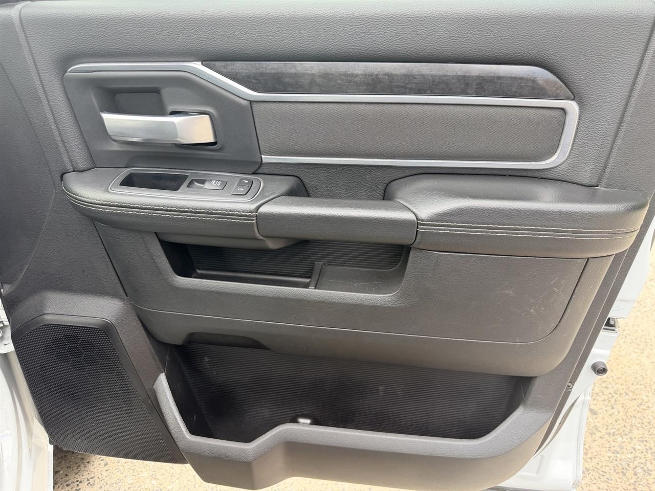 RAM 3500 SLT Crew Cab 4WD 2024