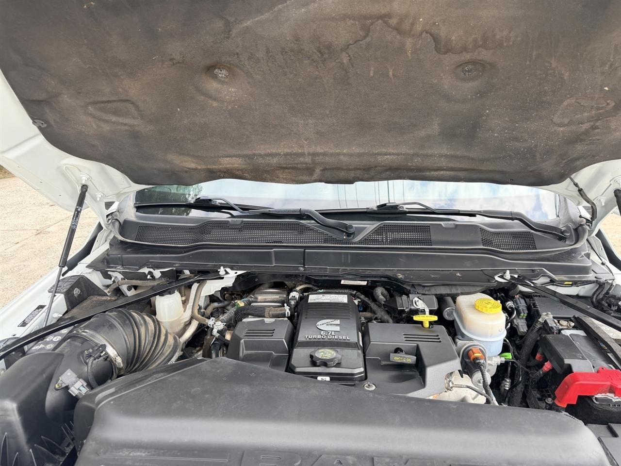 RAM 3500 SLT Crew Cab 4WD 2024