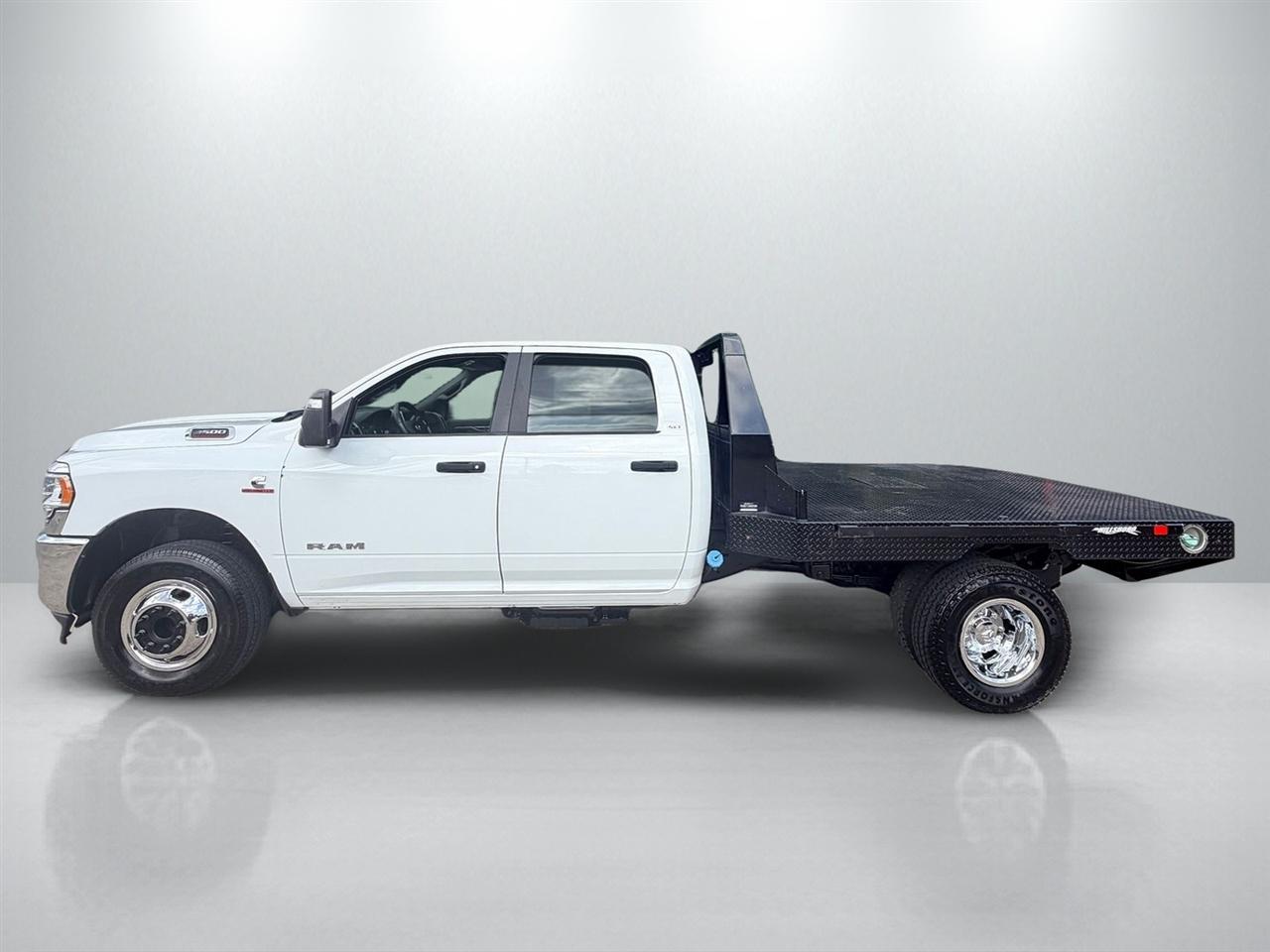 RAM 3500 SLT Crew Cab 4WD 2024