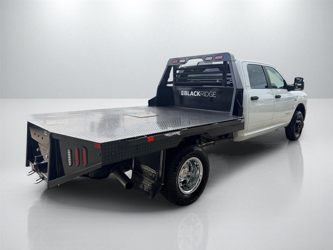 RAM 3500 SLT Crew Cab 4WD 2024