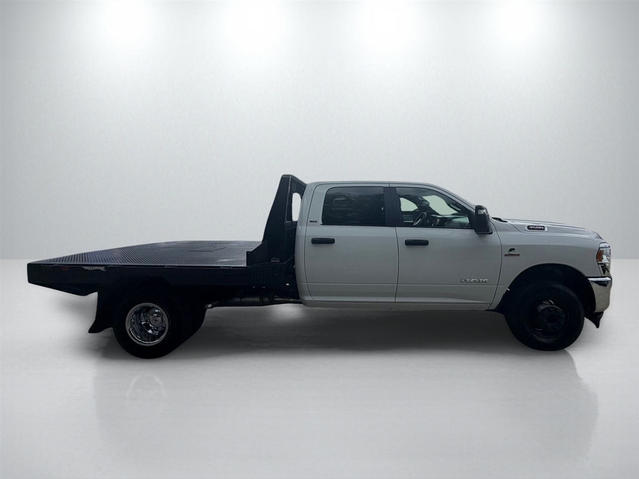 RAM 3500 SLT Crew Cab 4WD 2024