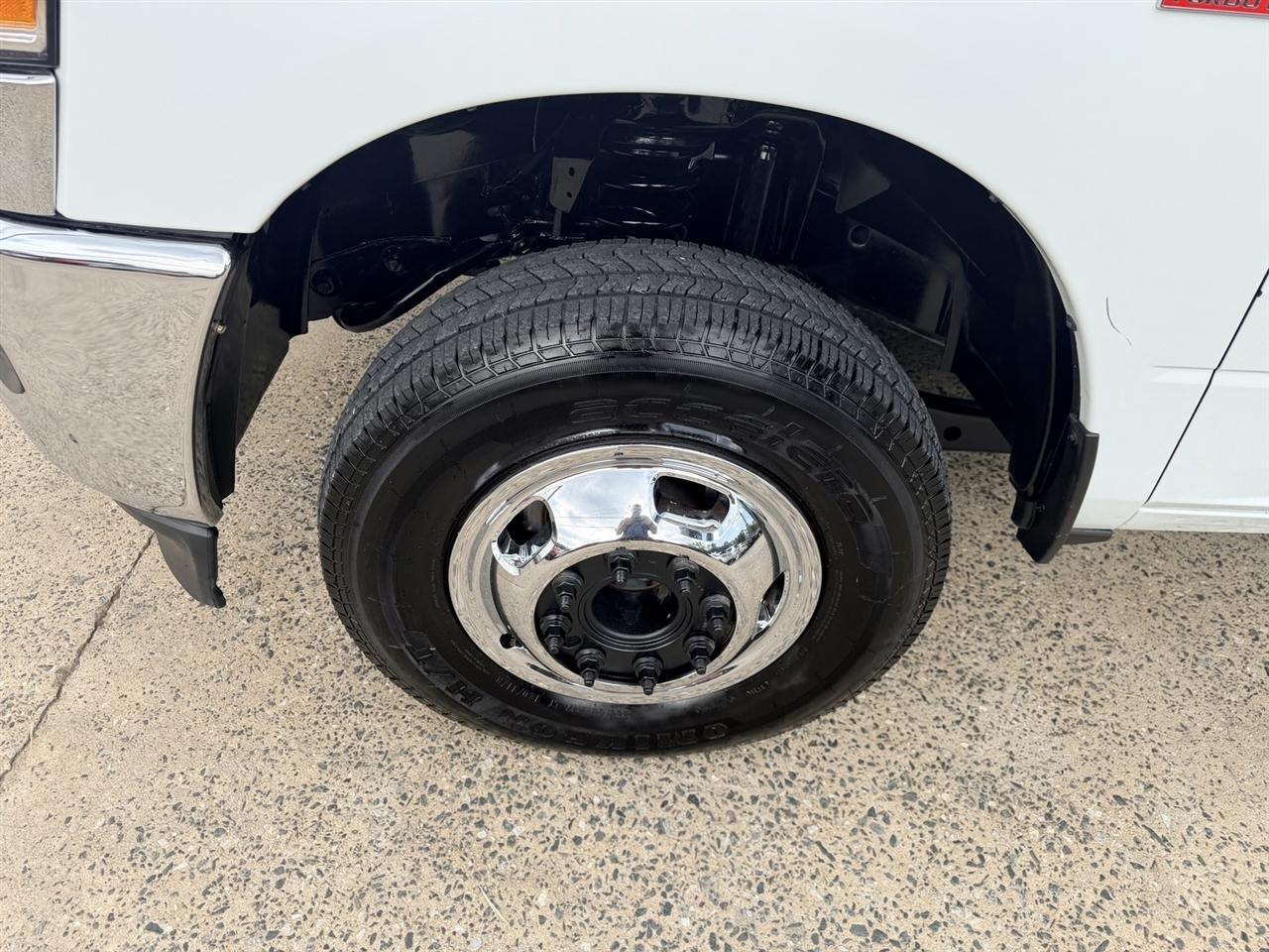 RAM 3500 SLT Crew Cab 4WD 2024