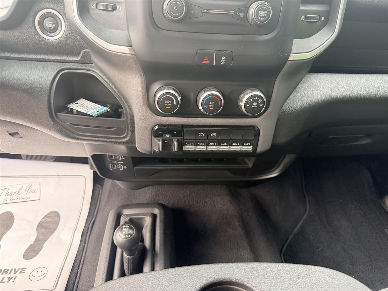 RAM 3500 SLT Crew Cab 4WD 2024