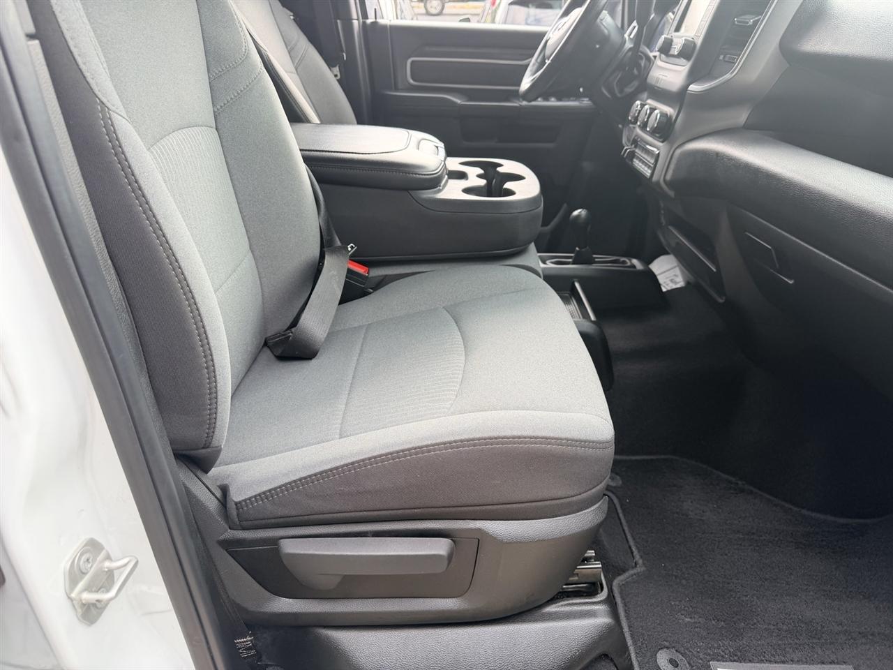 RAM 3500 SLT Crew Cab 4WD 2024
