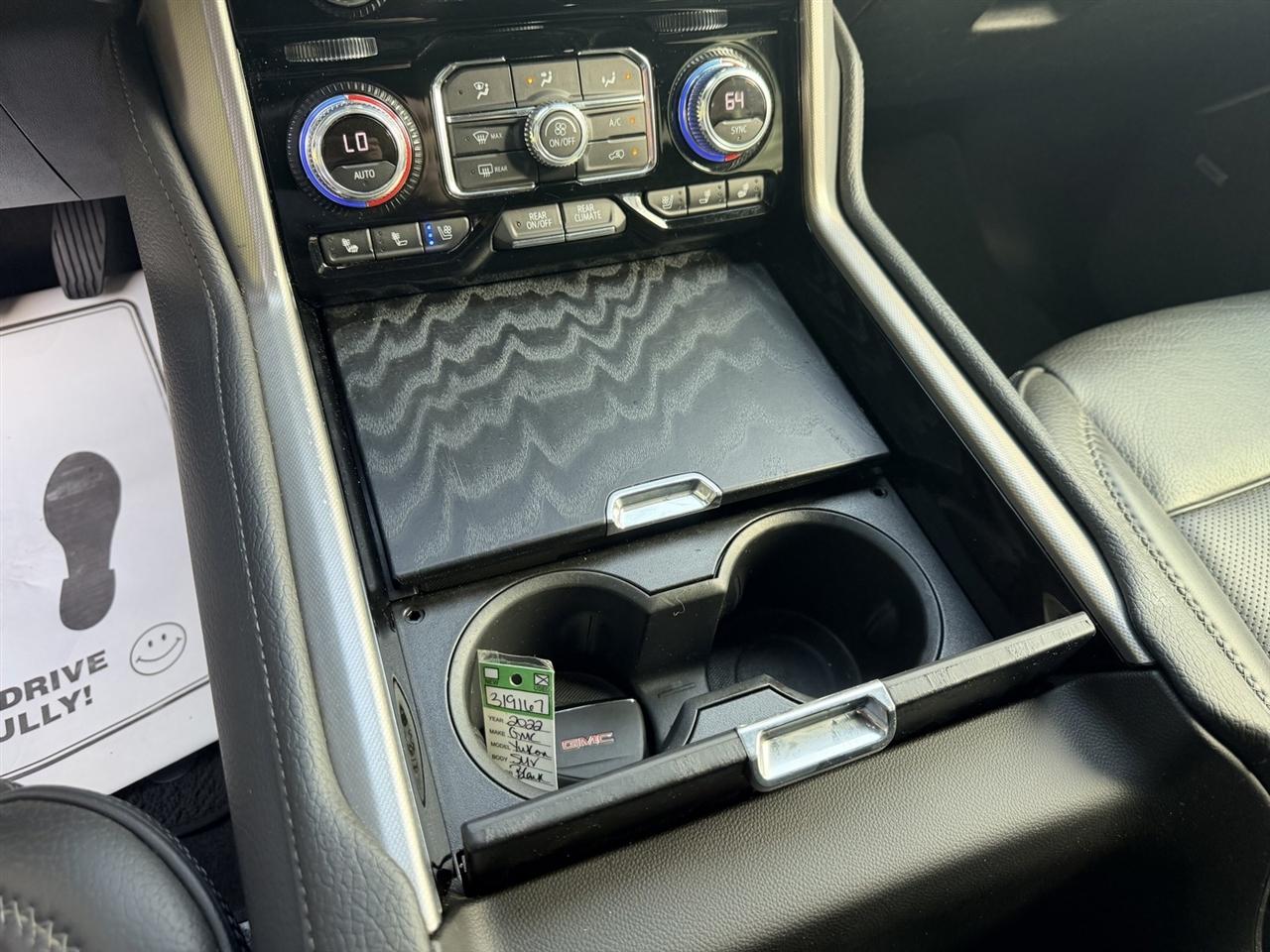 GMC Yukon XL Denali 4WD 2022