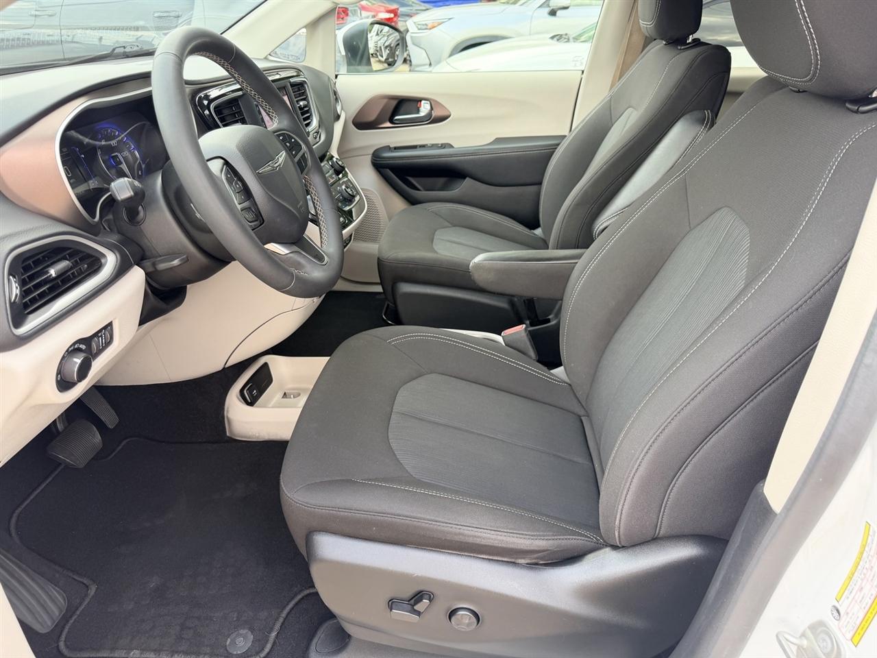 Chrysler Voyager photo 14
