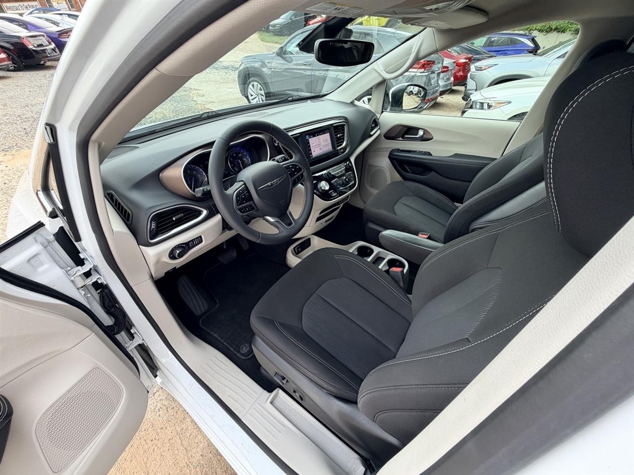 Chrysler Voyager photo 15