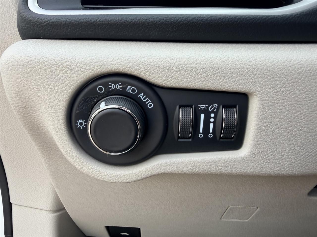 Chrysler Voyager photo 16