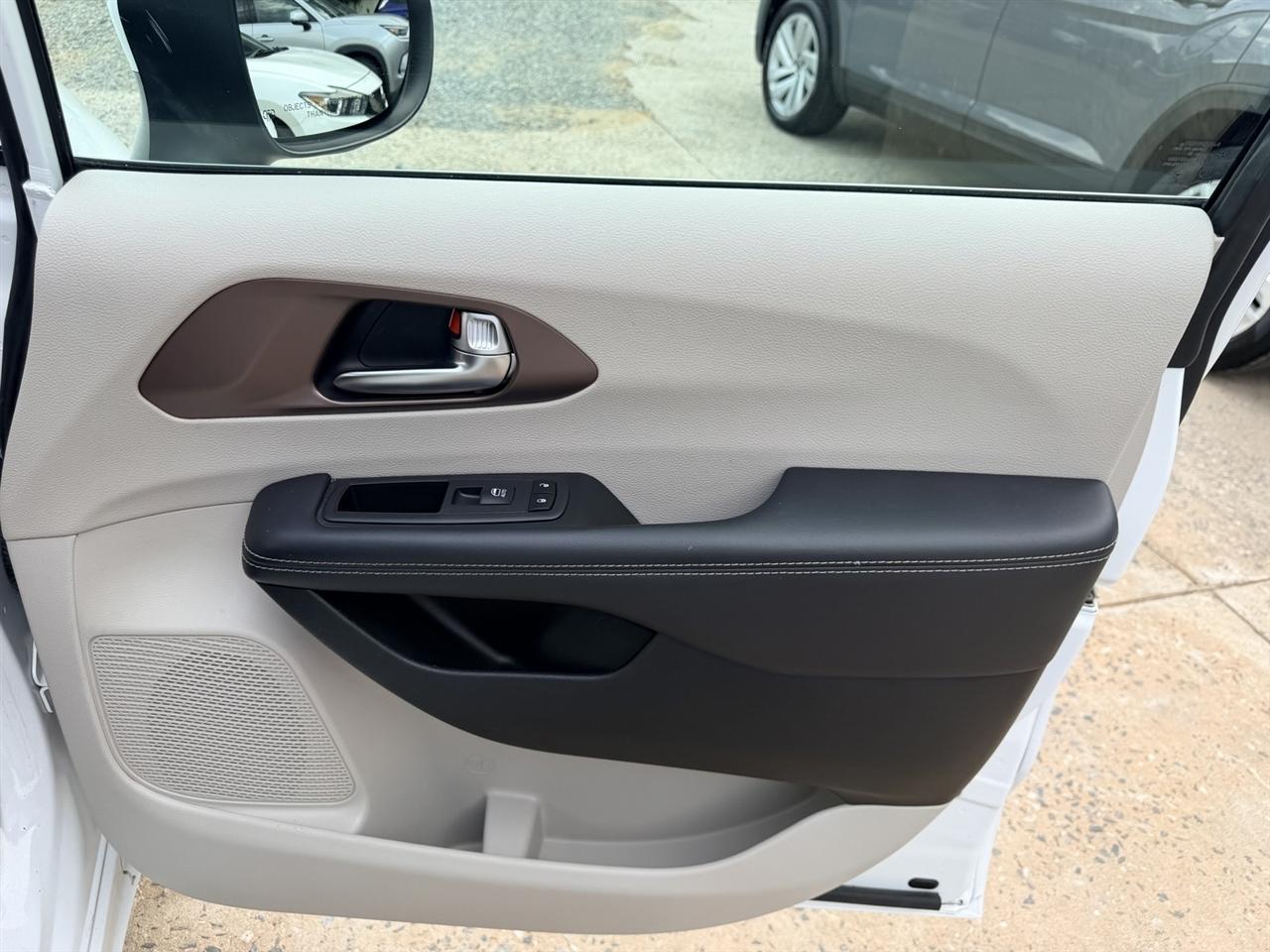 Chrysler Voyager photo 31