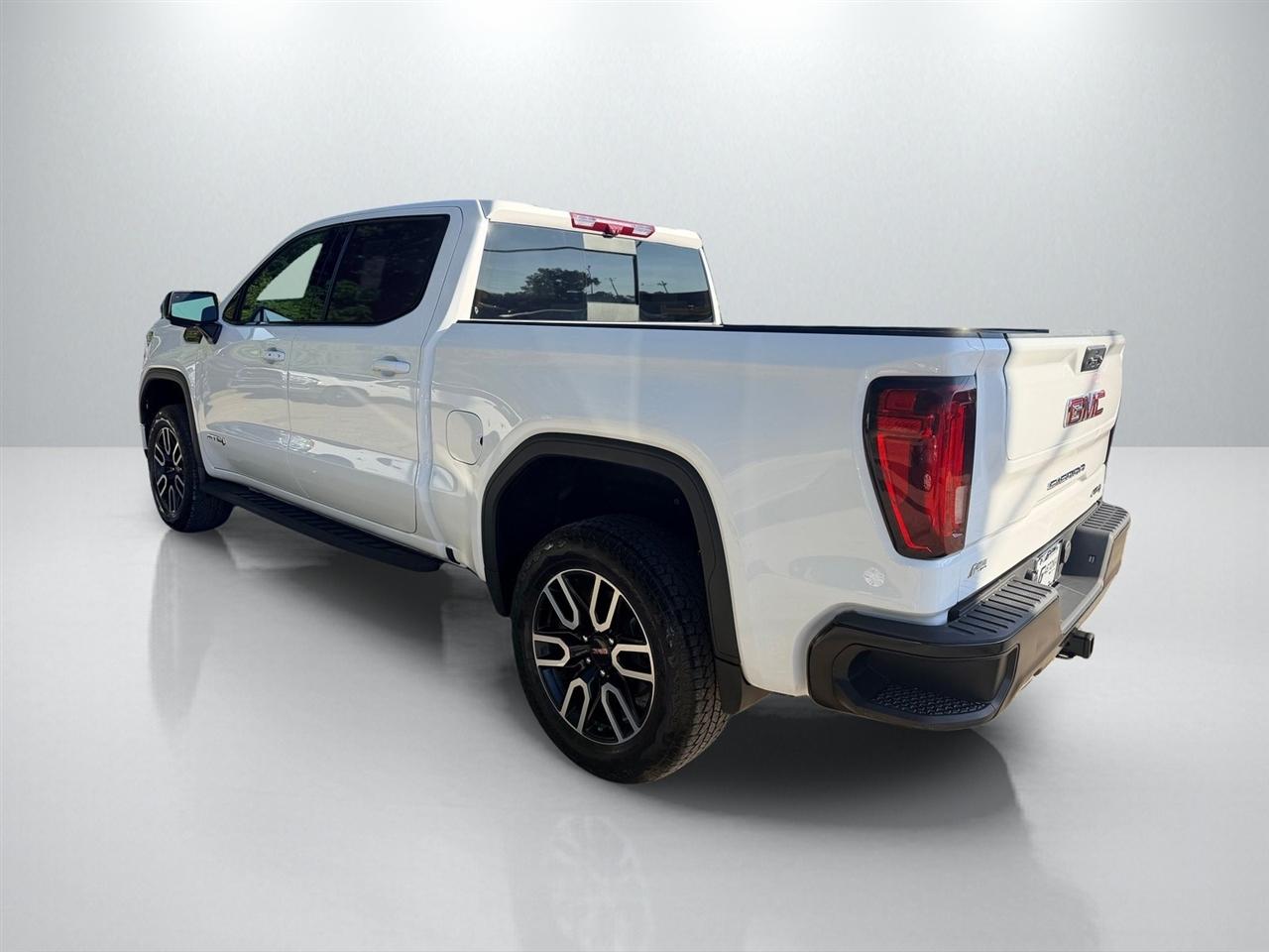GMC Sierra 1500 AT4 Crew Cab 4WD 2024