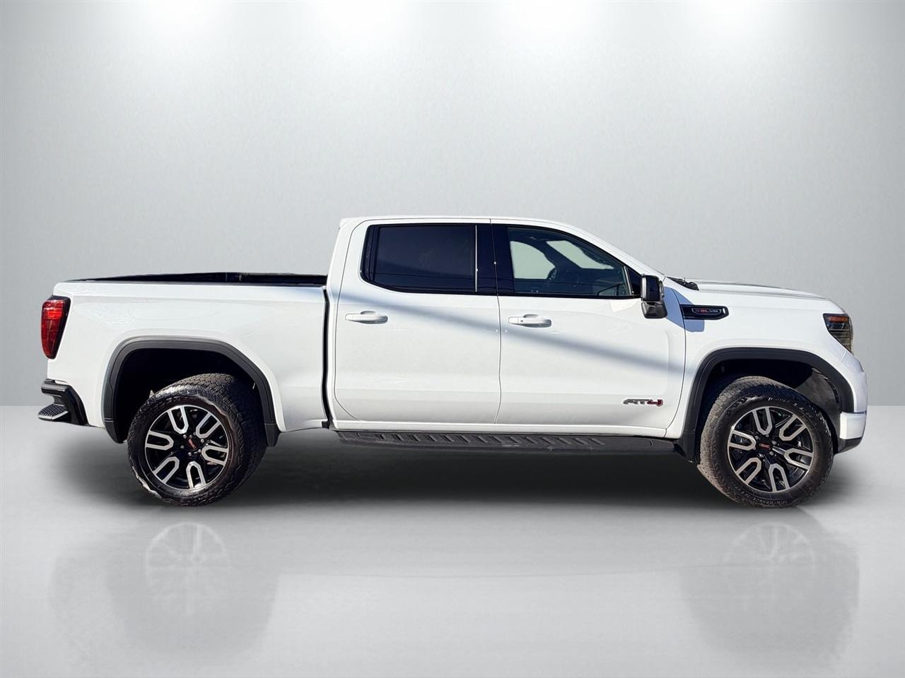 GMC Sierra 1500 AT4 Crew Cab 4WD 2024