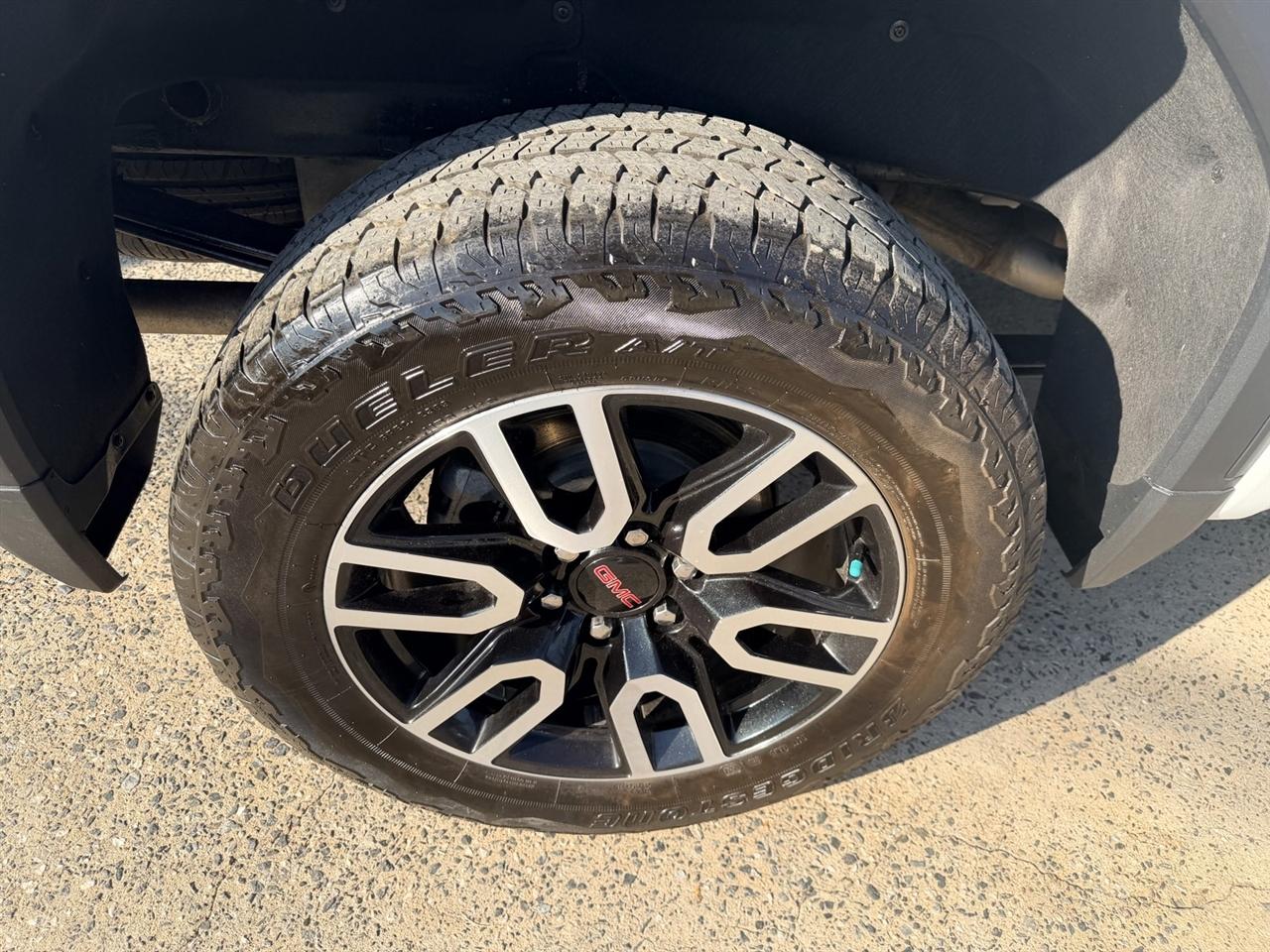 GMC Sierra 1500 AT4 Crew Cab 4WD 2024