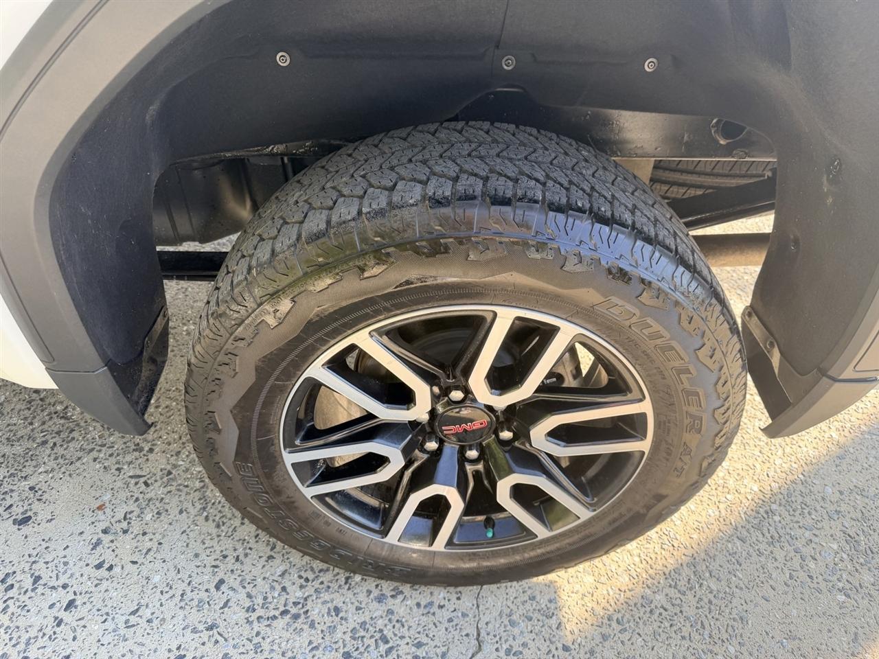 GMC Sierra 1500 AT4 Crew Cab 4WD 2024