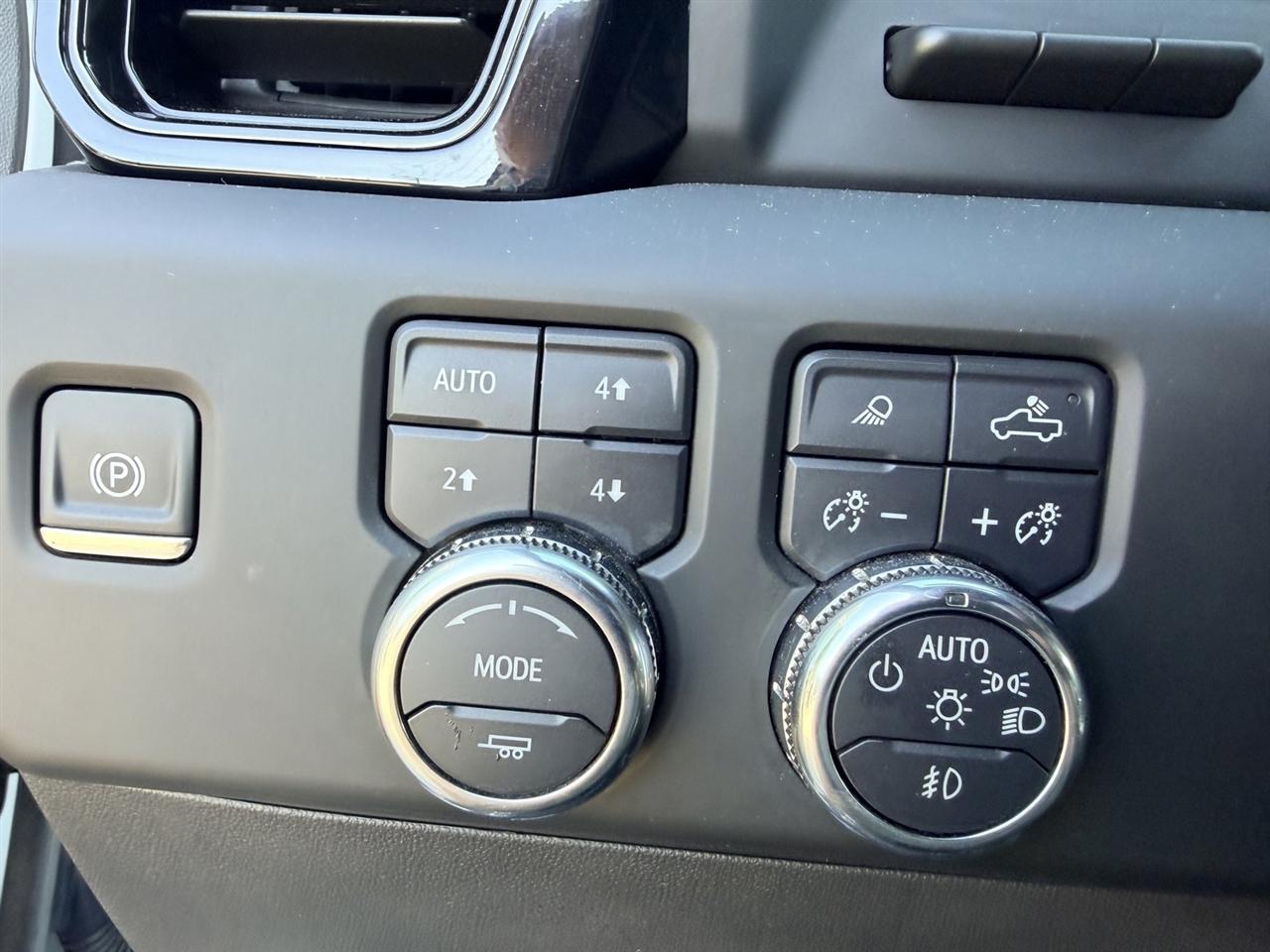GMC Sierra 1500 AT4 Crew Cab 4WD 2024