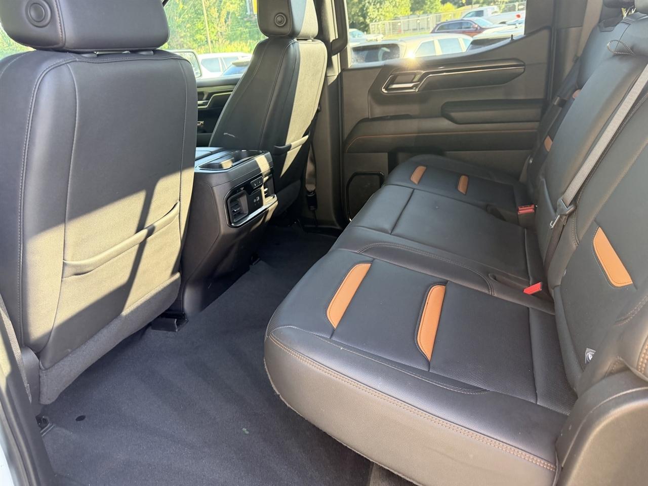 GMC Sierra 1500 AT4 Crew Cab 4WD 2024