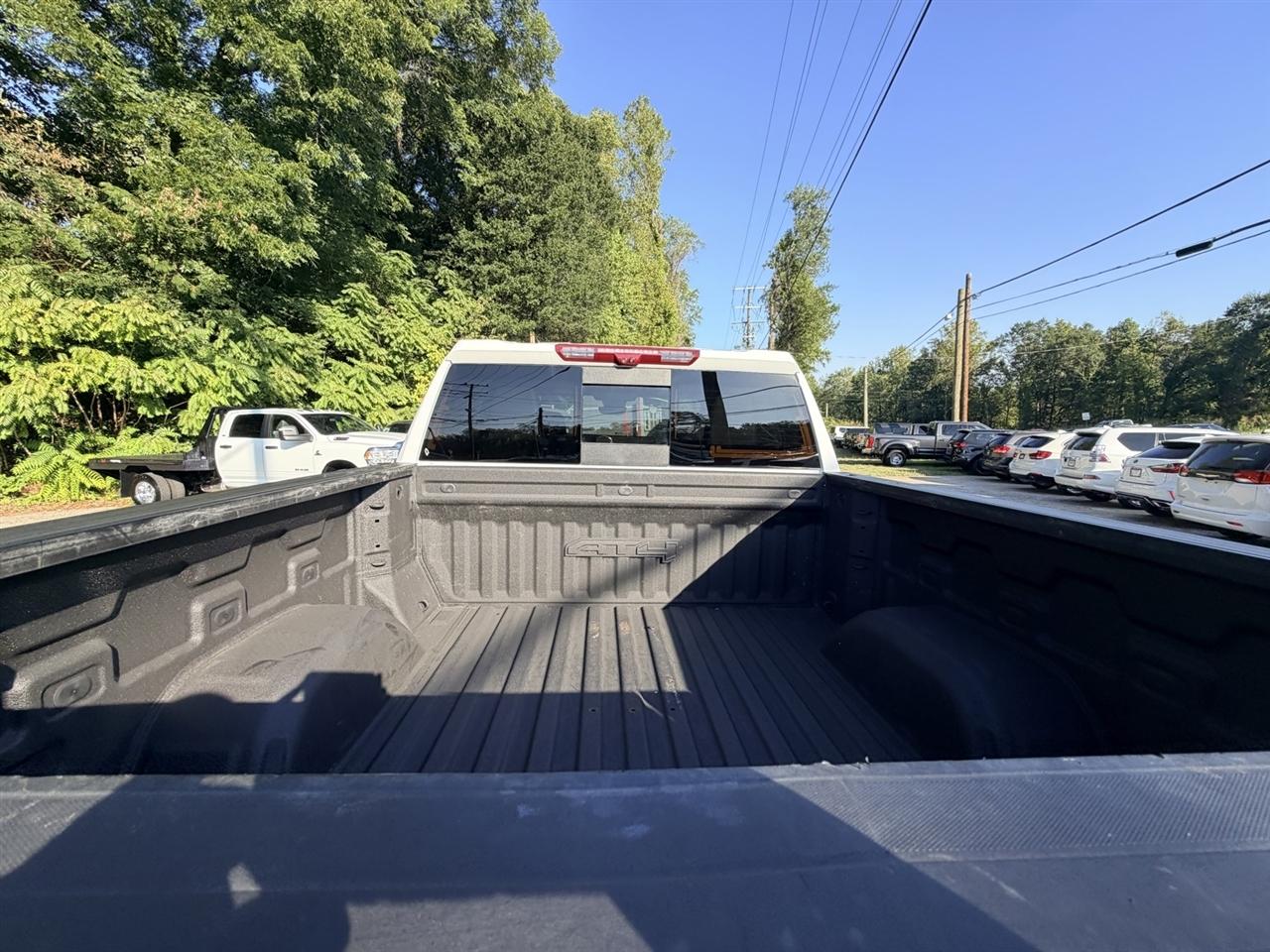 GMC Sierra 1500 AT4 Crew Cab 4WD 2024