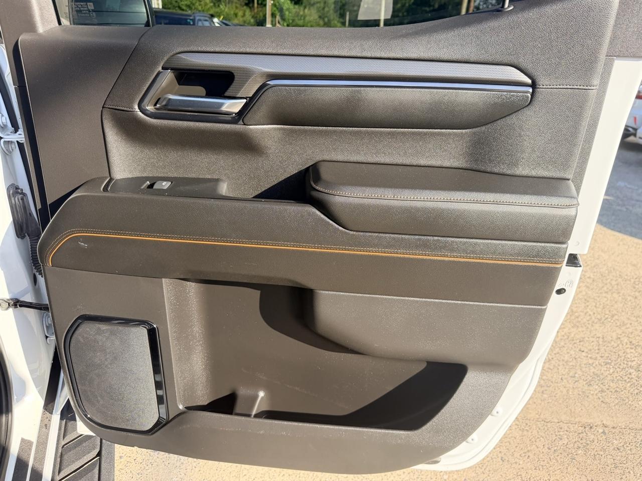 GMC Sierra 1500 AT4 Crew Cab 4WD 2024