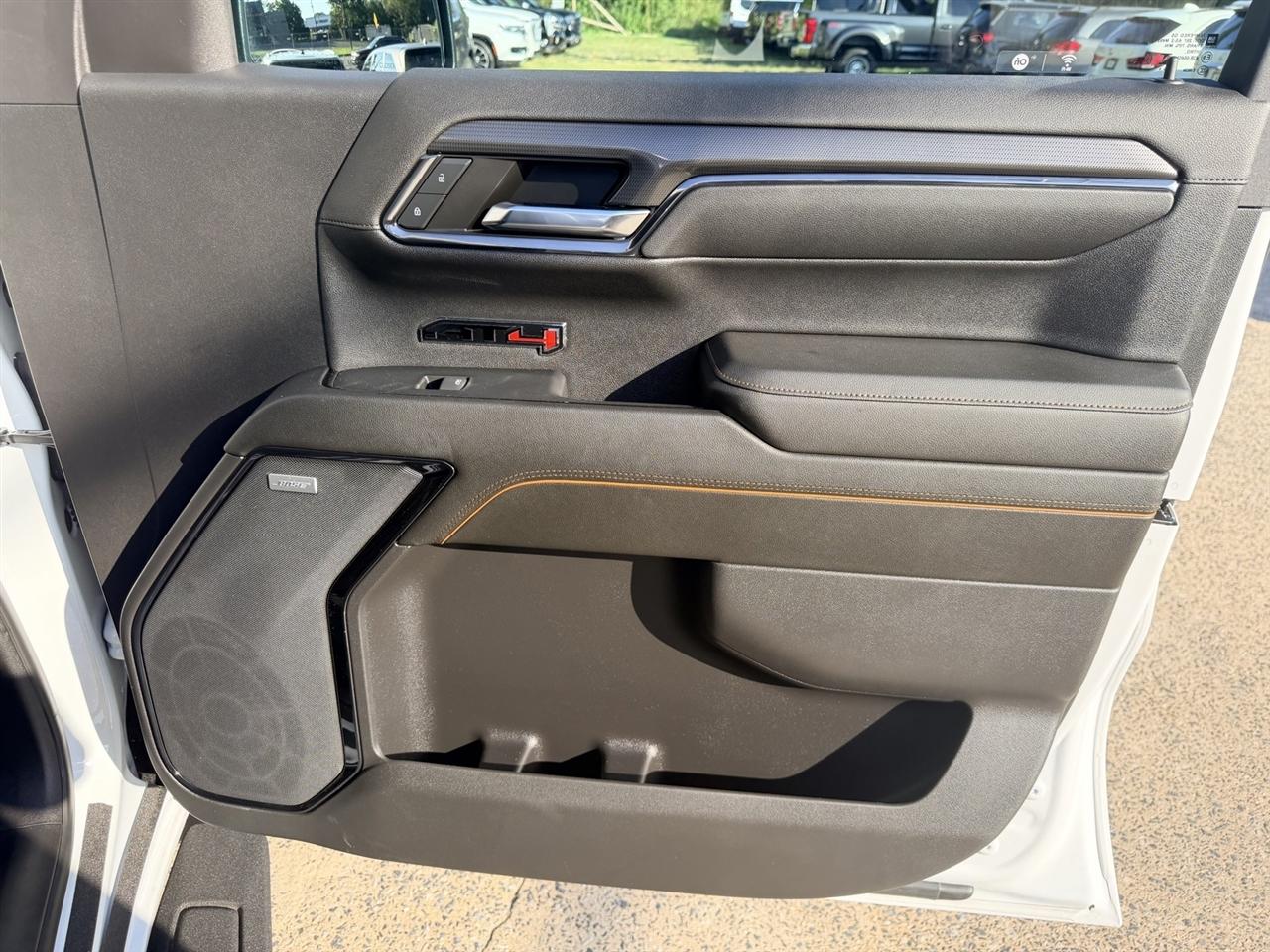 GMC Sierra 1500 AT4 Crew Cab 4WD 2024