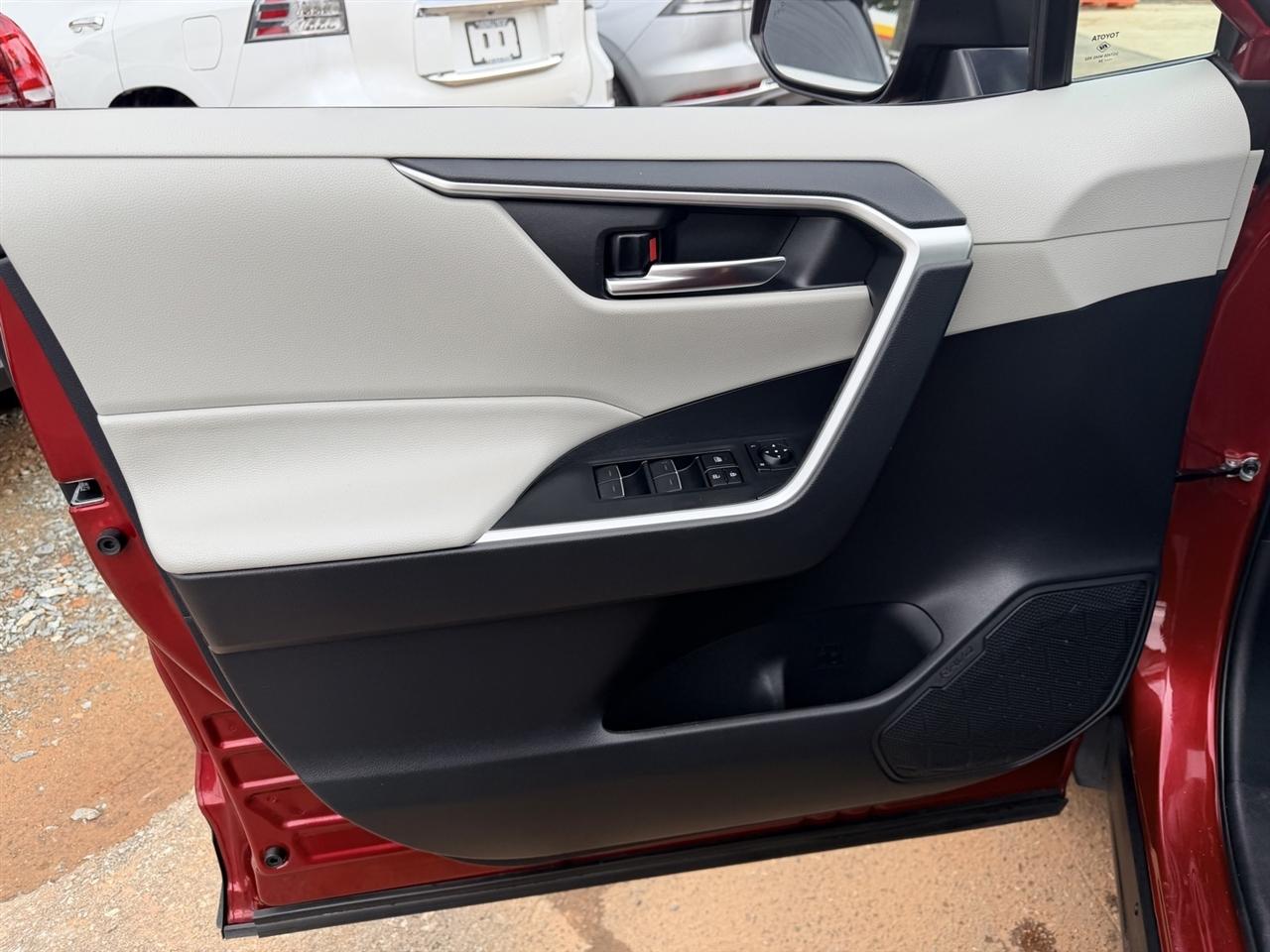 Toyota RAV4 Hybrid XLE 2024