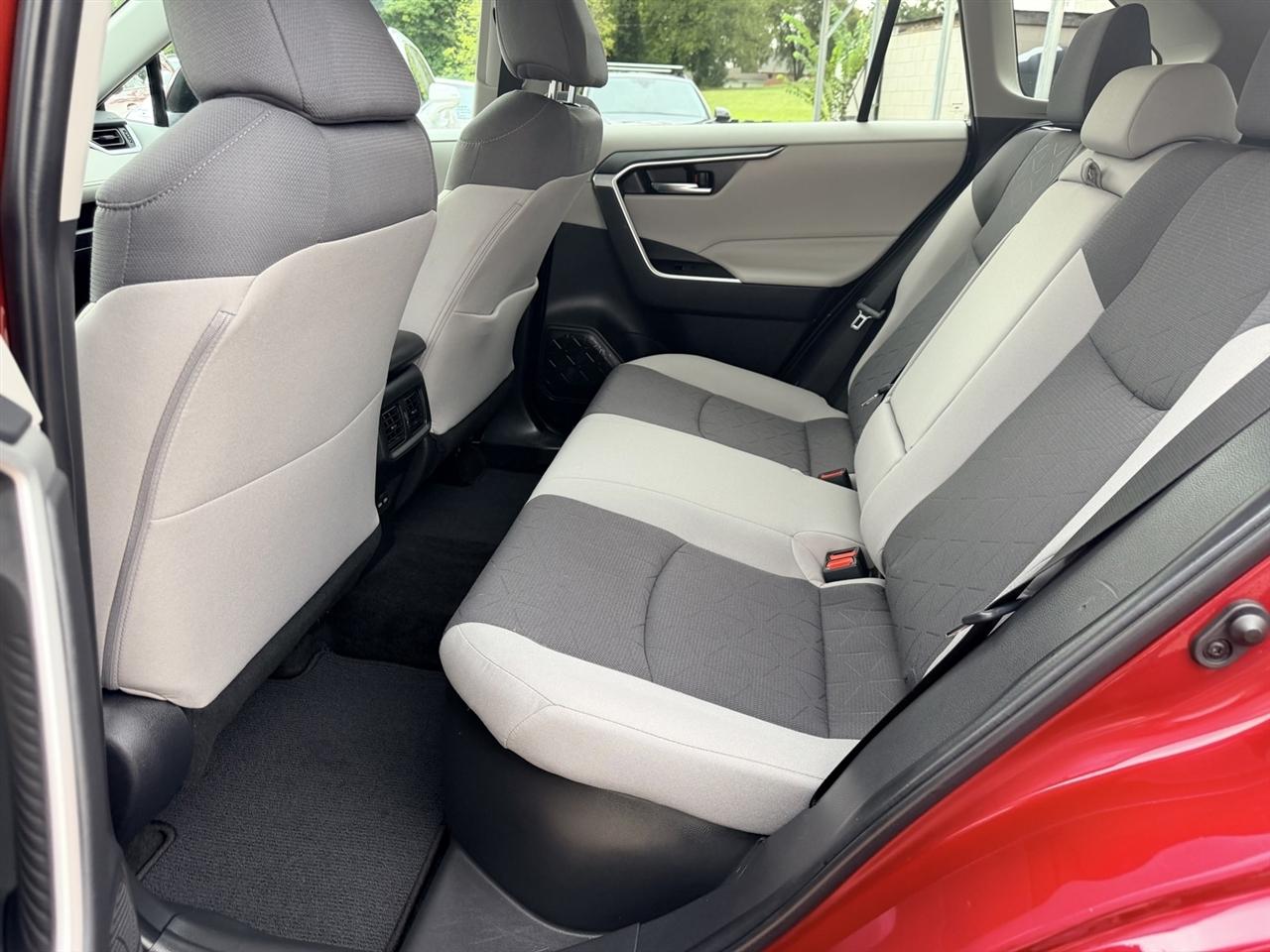 Toyota RAV4 Hybrid XLE 2024