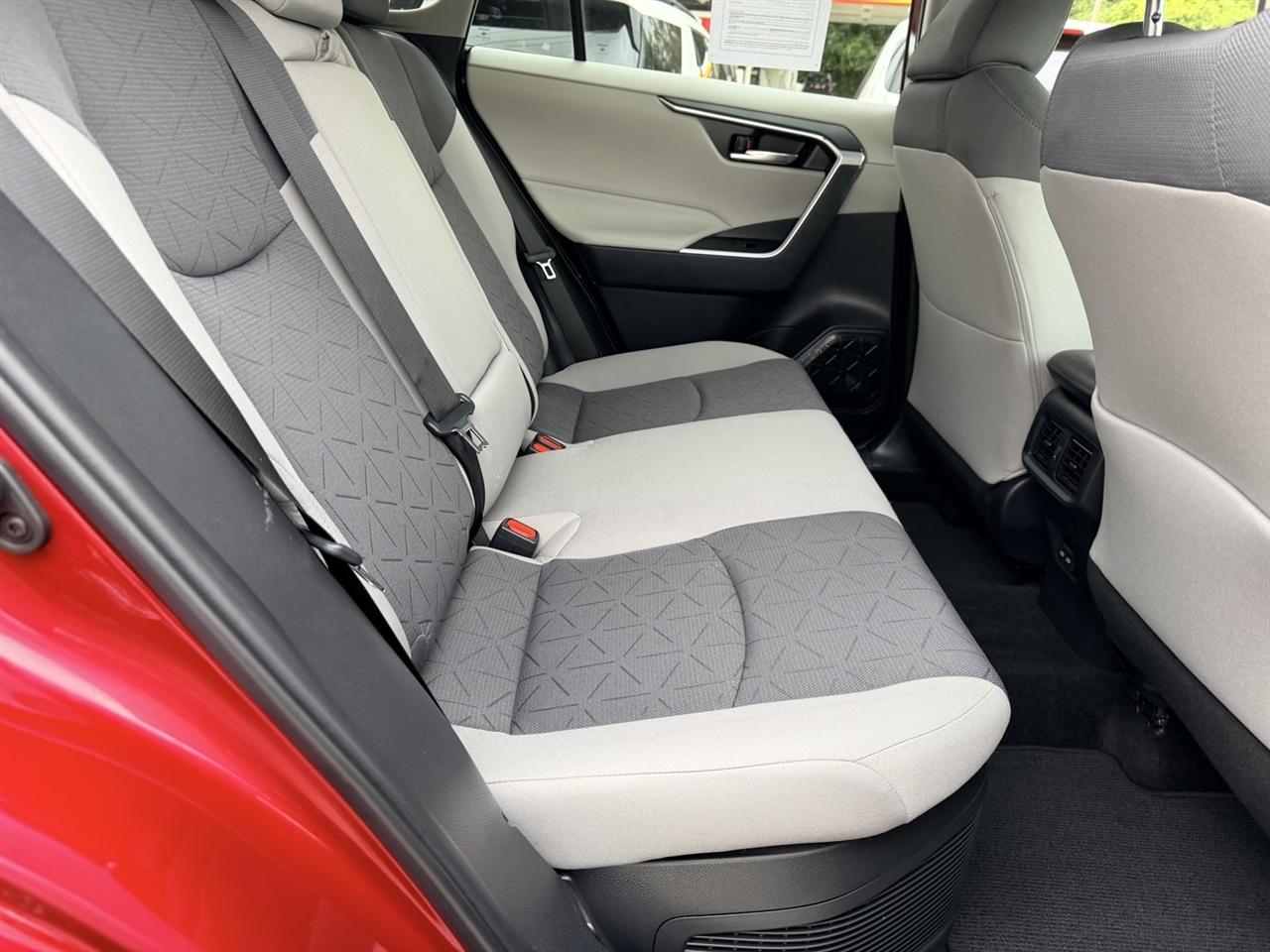 Toyota RAV4 Hybrid XLE 2024