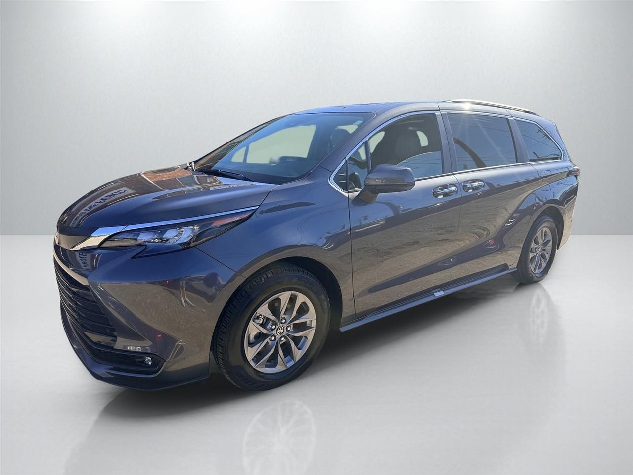 Toyota Sienna XLE 8-Passenger 2025