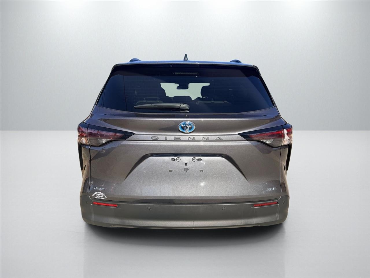 Toyota Sienna XLE 8-Passenger 2025