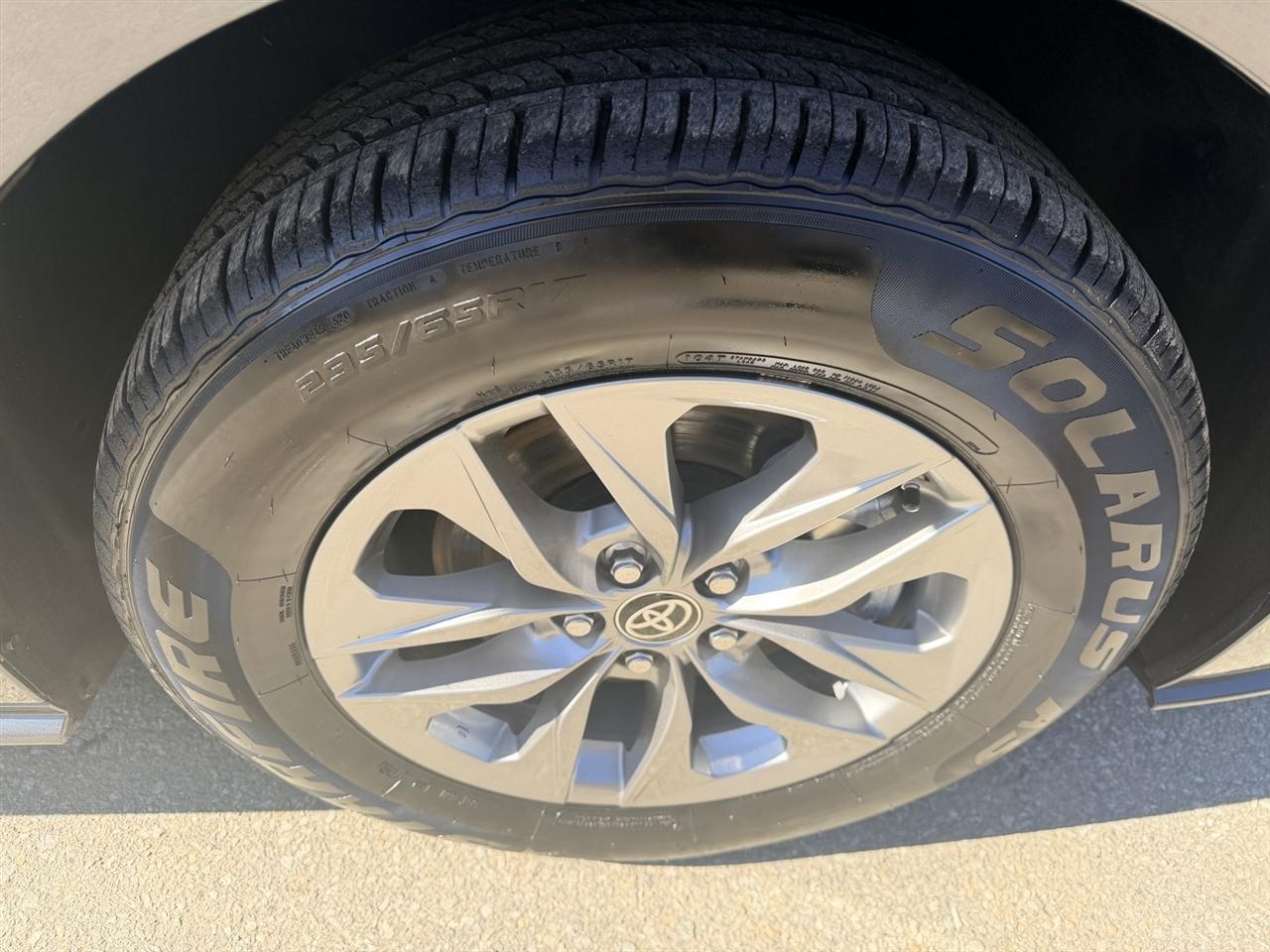 Toyota Sienna XLE 8-Passenger 2025