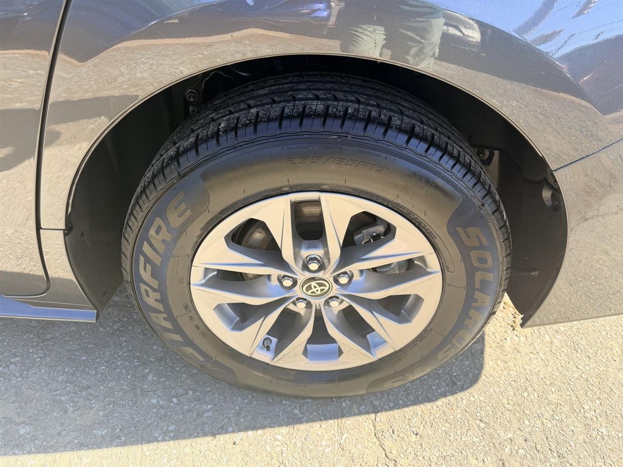 Toyota Sienna XLE 8-Passenger 2025