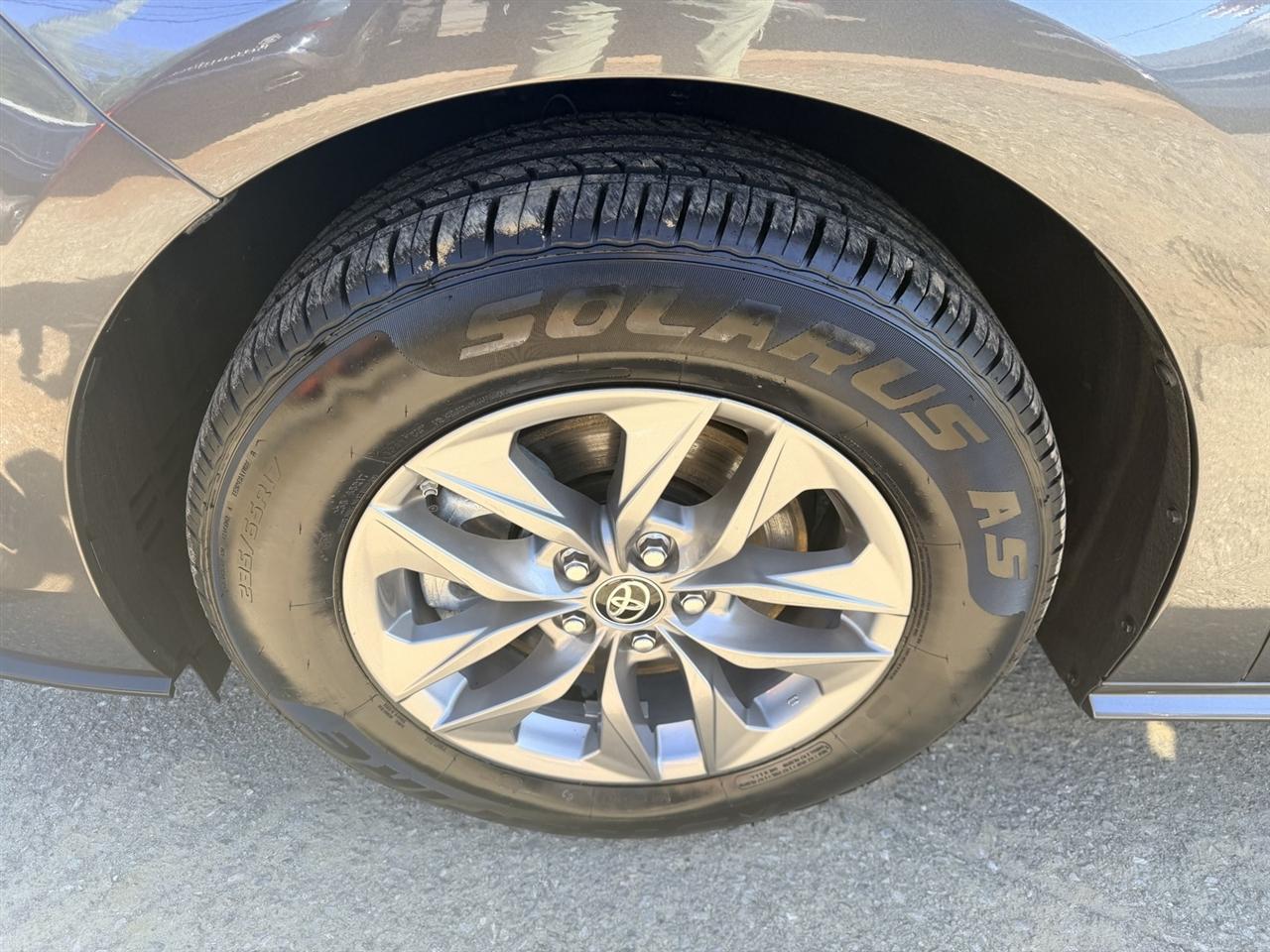 Toyota Sienna XLE 8-Passenger 2025