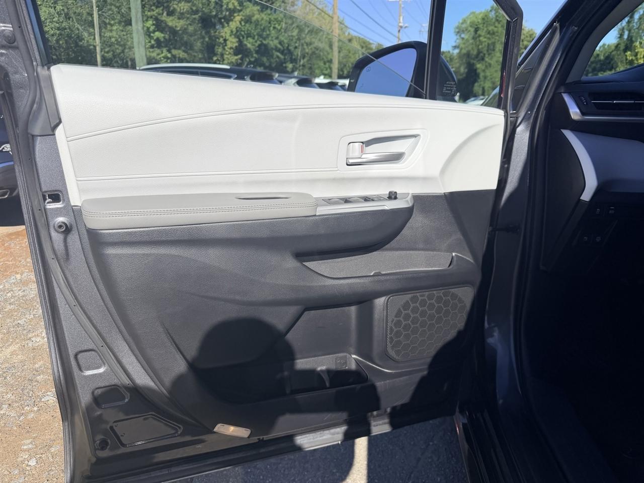 Toyota Sienna XLE 8-Passenger 2025