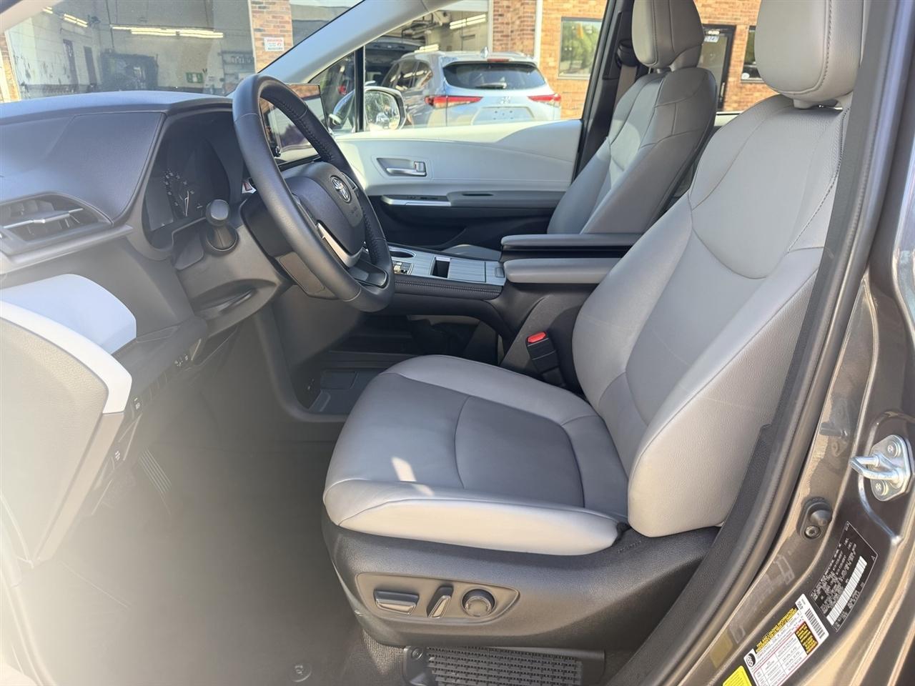 Toyota Sienna XLE 8-Passenger 2025