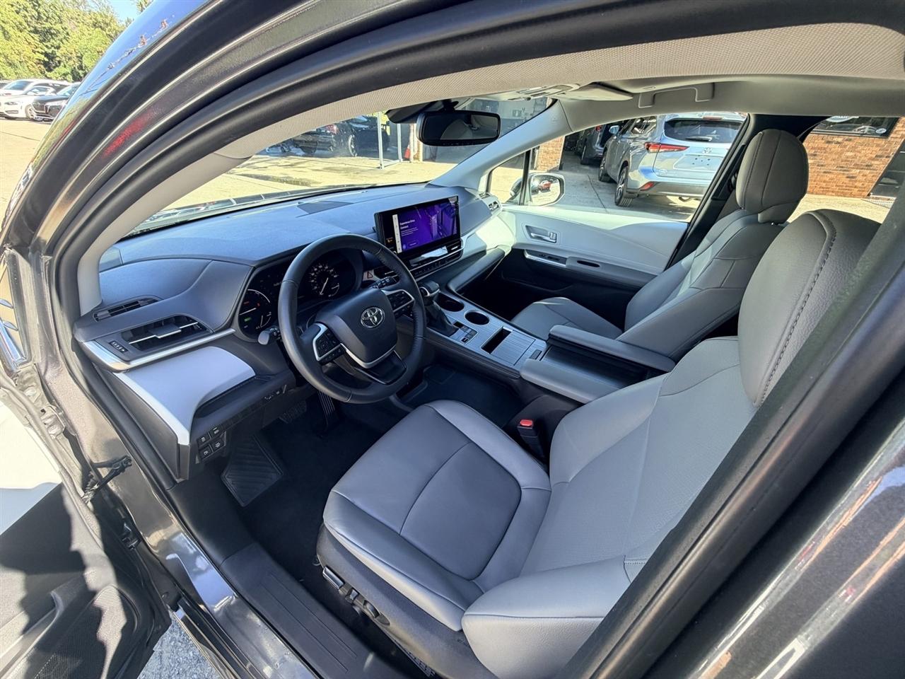 Toyota Sienna XLE 8-Passenger 2025