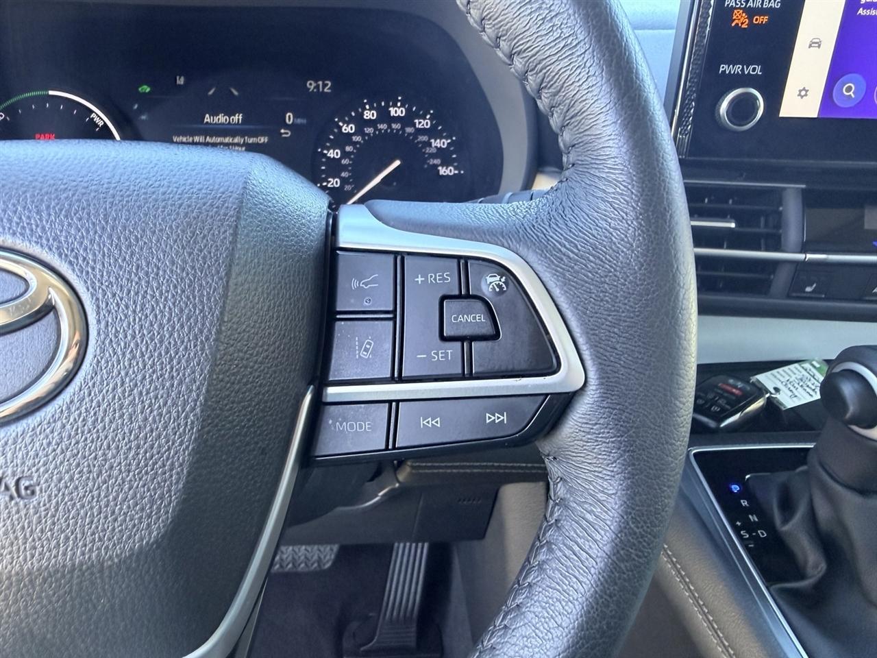 Toyota Sienna XLE 8-Passenger 2025
