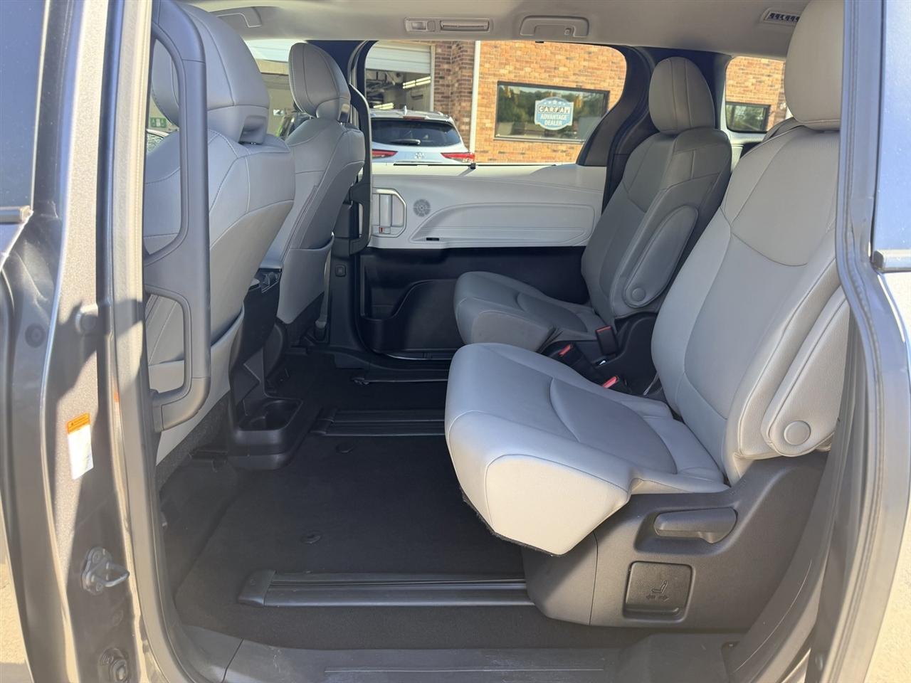 Toyota Sienna XLE 8-Passenger 2025