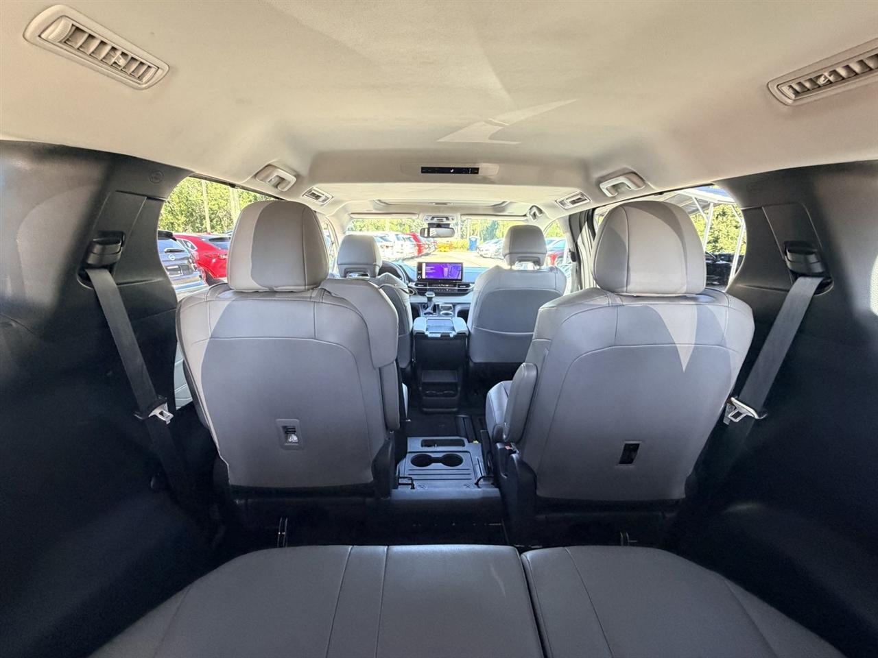Toyota Sienna XLE 8-Passenger 2025