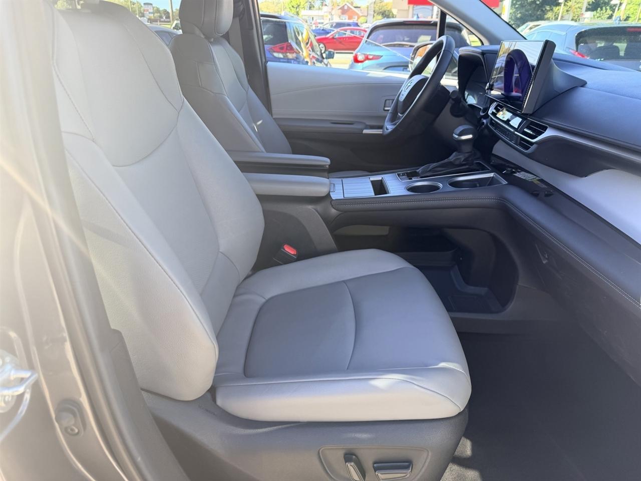 Toyota Sienna XLE 8-Passenger 2025
