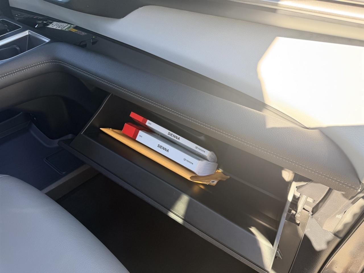 Toyota Sienna XLE 8-Passenger 2025