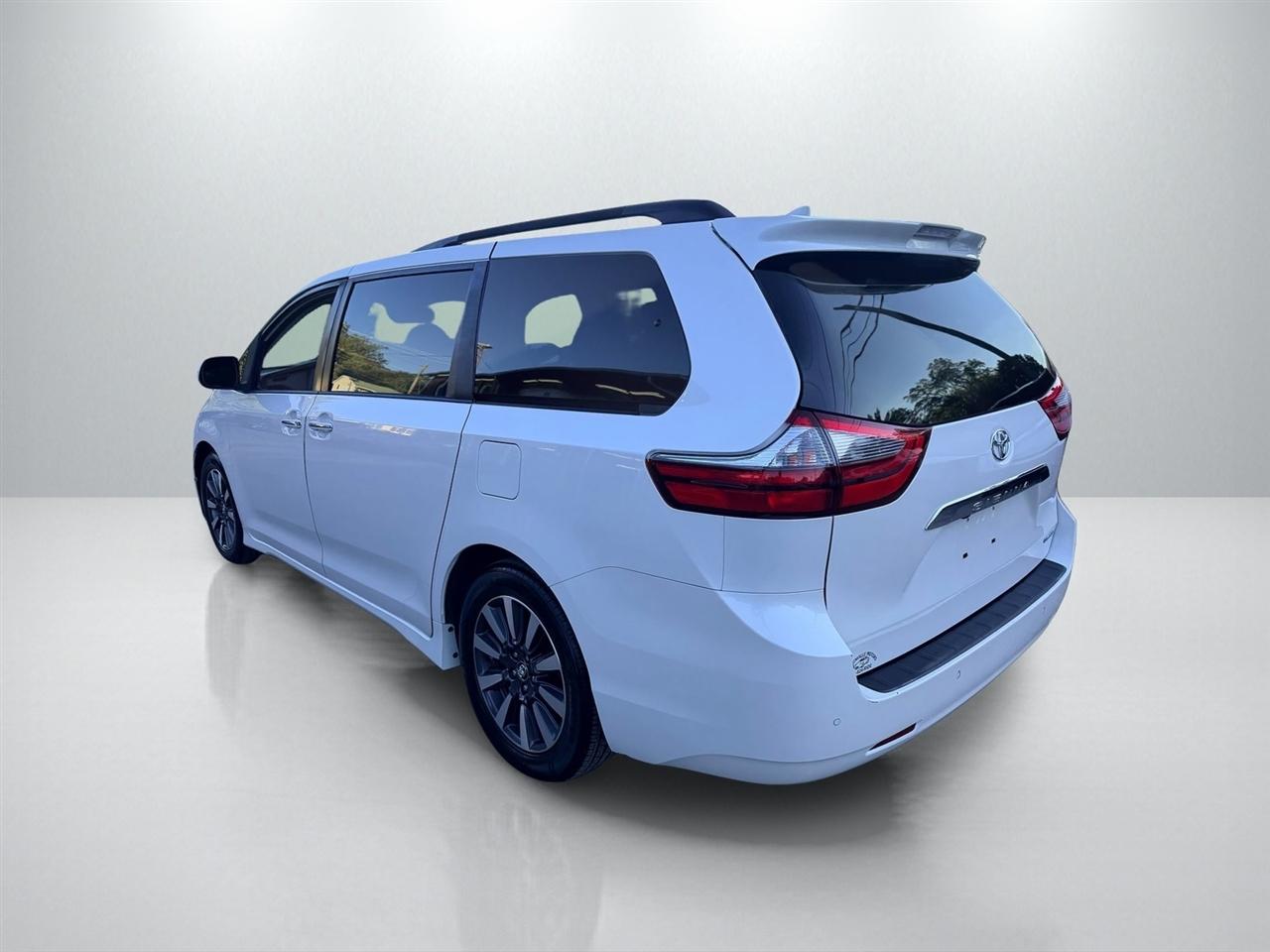 Toyota Sienna Limited Premium 7-Passenger 2020