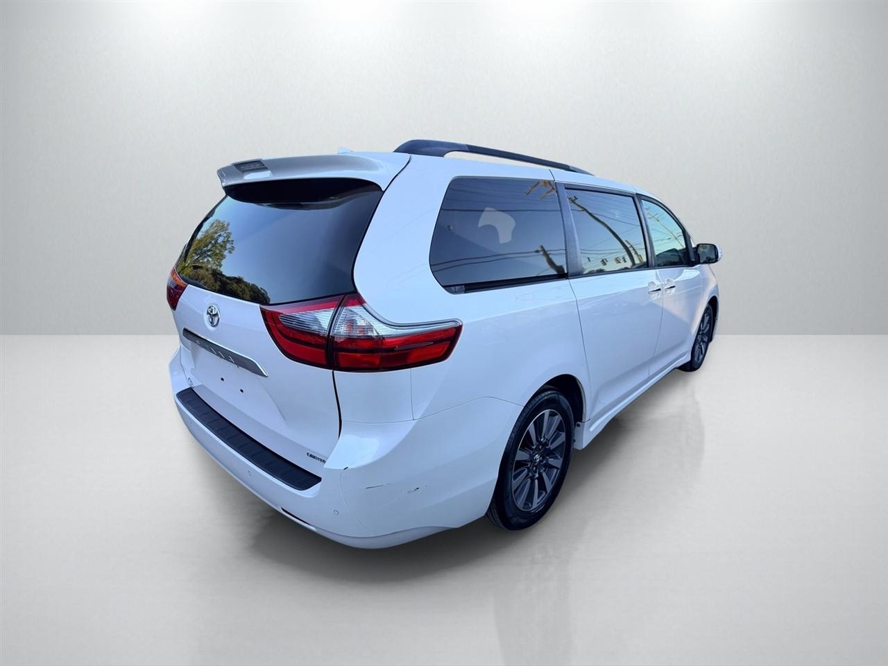 Toyota Sienna Limited Premium 7-Passenger 2020