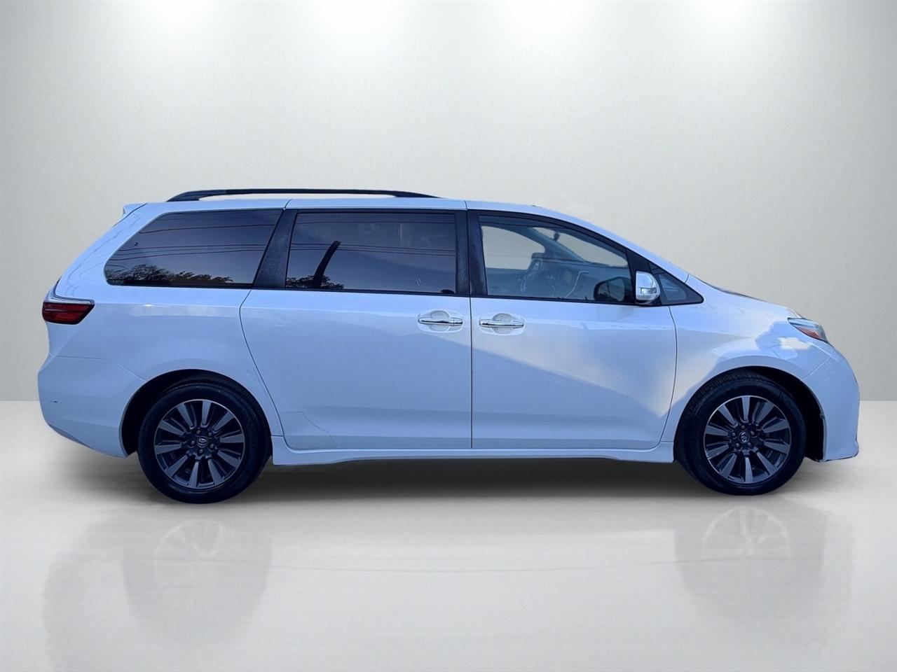 Toyota Sienna Limited Premium 7-Passenger 2020