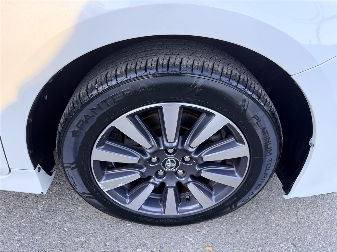 Toyota Sienna Limited Premium 7-Passenger 2020