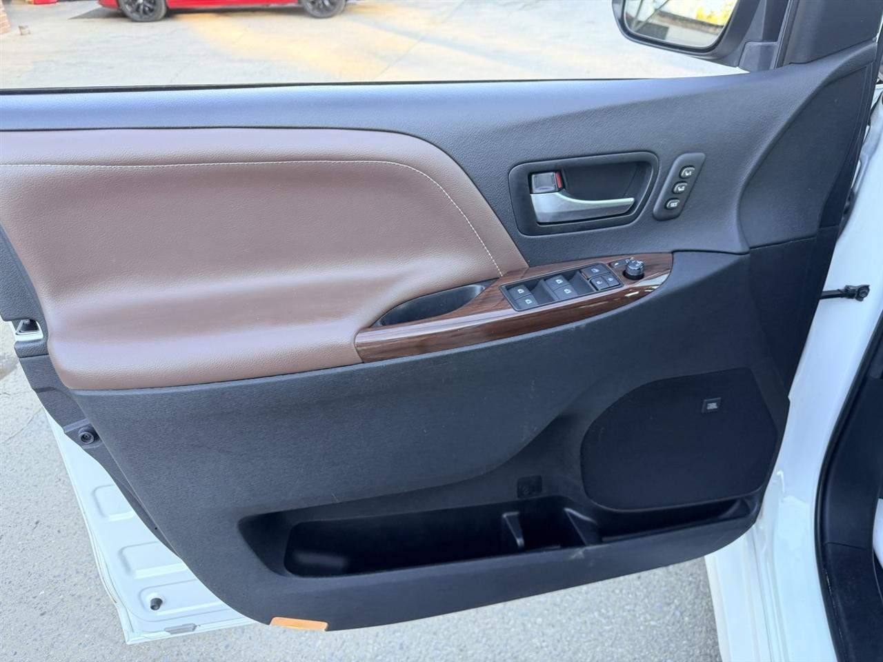 Toyota Sienna Limited Premium 7-Passenger 2020